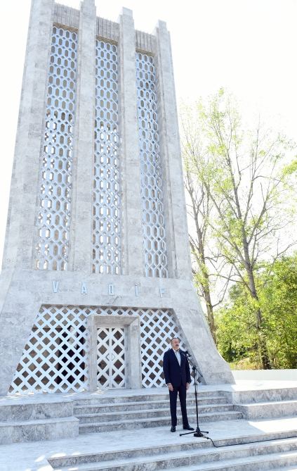 Президент Ильхам Алиев и Первая леди Мехрибан Алиева приняли участие в открытии Дней поэзии Вагифа в Шуше (ФОТО/ВИДЕО)