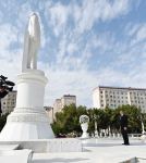 Президент Ильхам Алиев посетил в Сумгайыте памятник великому лидеру Гейдару Алиеву (ФОТО)