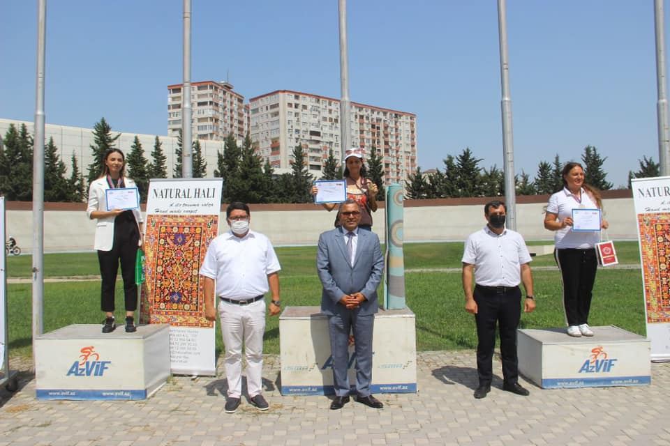 Cреди журналистов и медийных личностей прошло соревнование по велоспорту Zəfər kuboku (ФОТО)