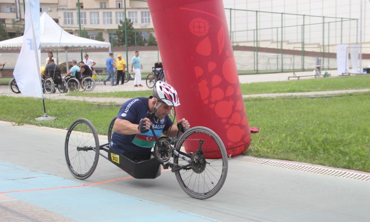 Cреди журналистов и медийных личностей прошло соревнование по велоспорту Zəfər kuboku (ФОТО)