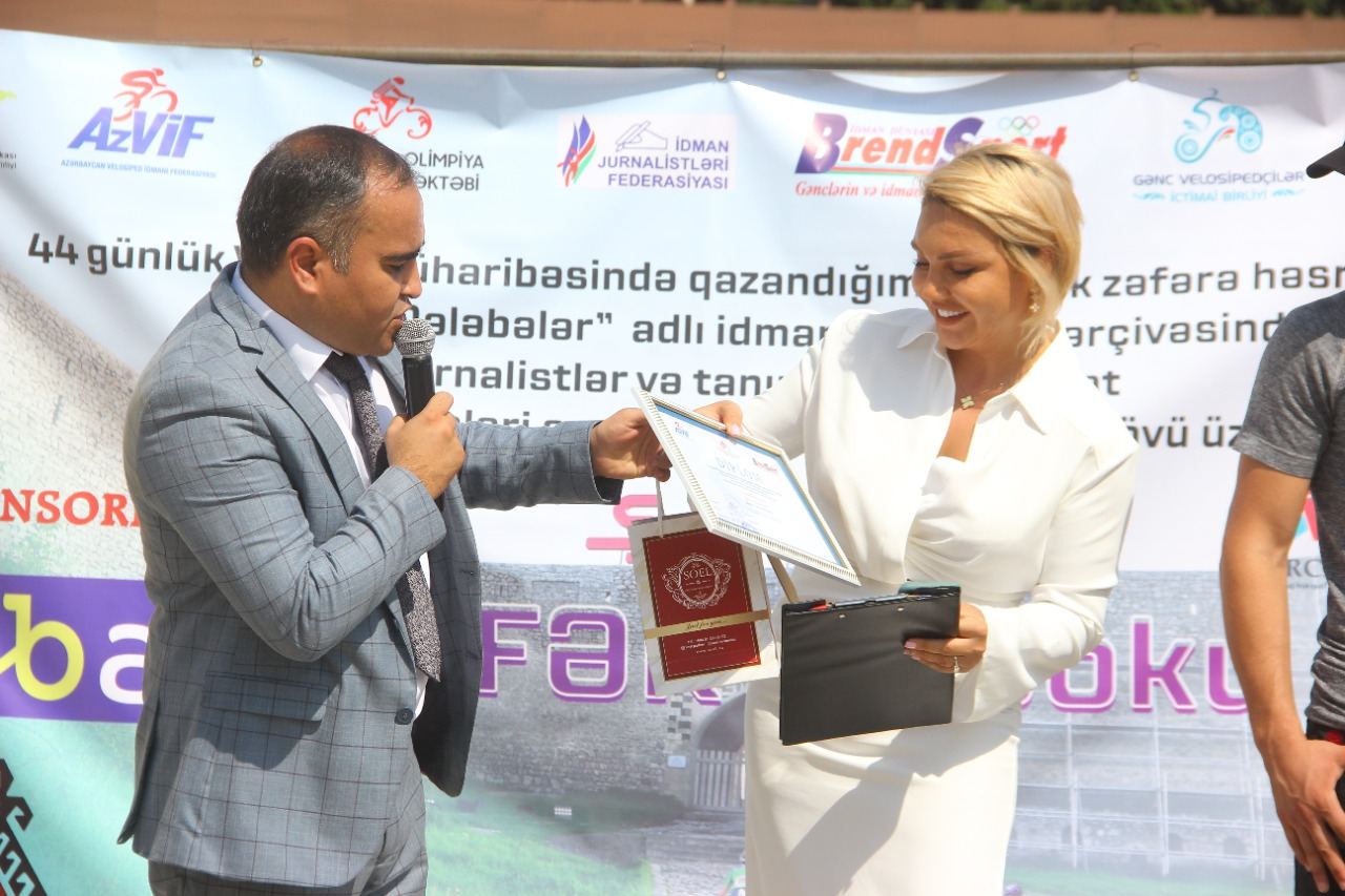 Cреди журналистов и медийных личностей прошло соревнование по велоспорту Zəfər kuboku (ФОТО)