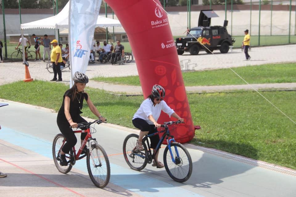 Cреди журналистов и медийных личностей прошло соревнование по велоспорту Zəfər kuboku (ФОТО)