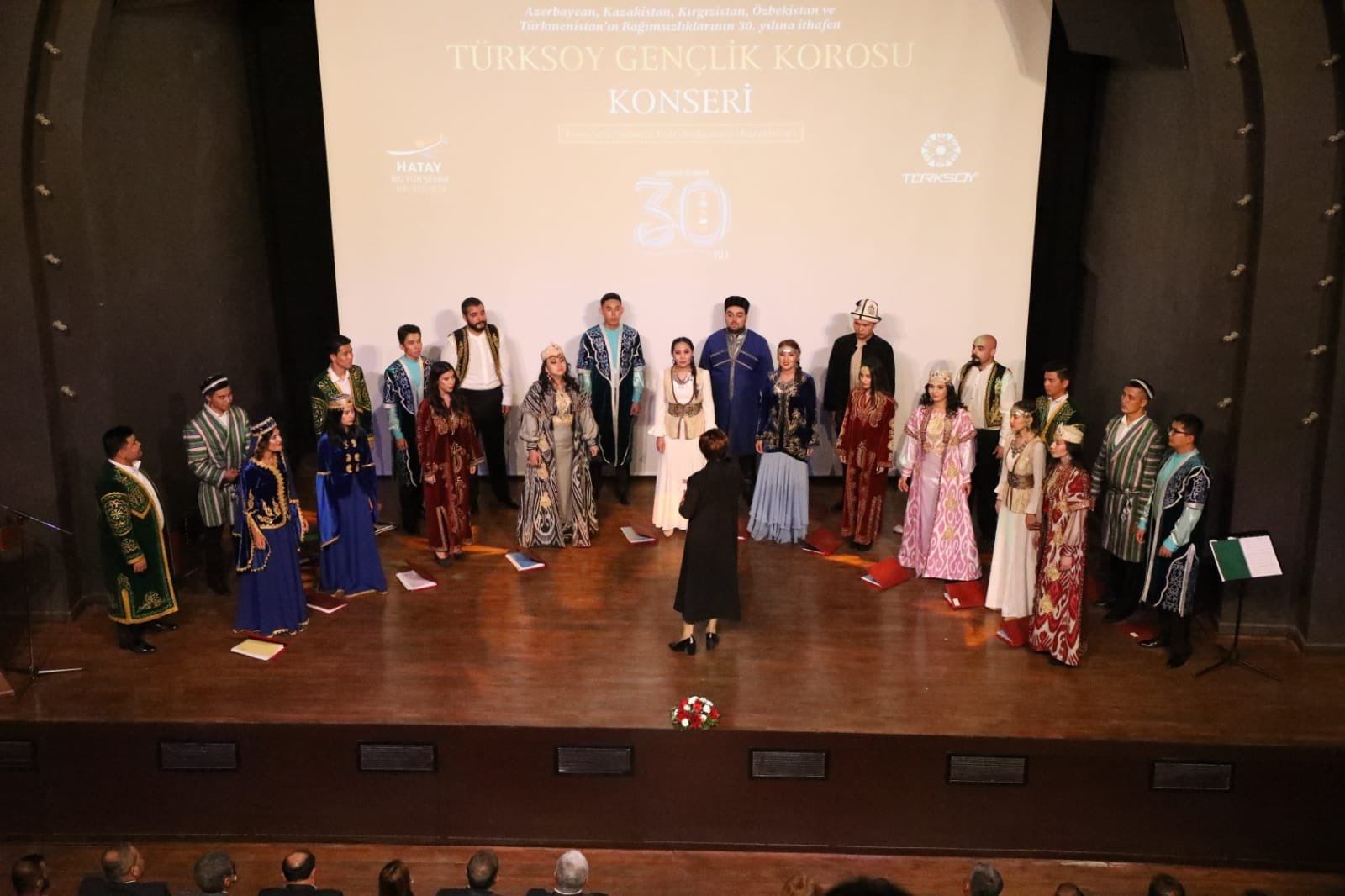 Вокалисты из Азербайджана выступают в составе Молодежного хора ТЮРКСОЙ (ФОТО)