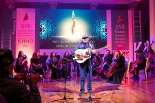 Азербайджанский актер и режиссер на красной дорожке Казанского кинофестиваля (ФОТО)