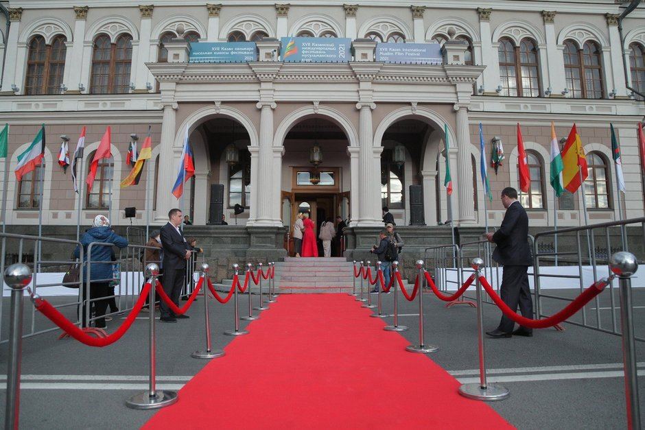 Азербайджанский актер и режиссер на красной дорожке Казанского кинофестиваля (ФОТО)