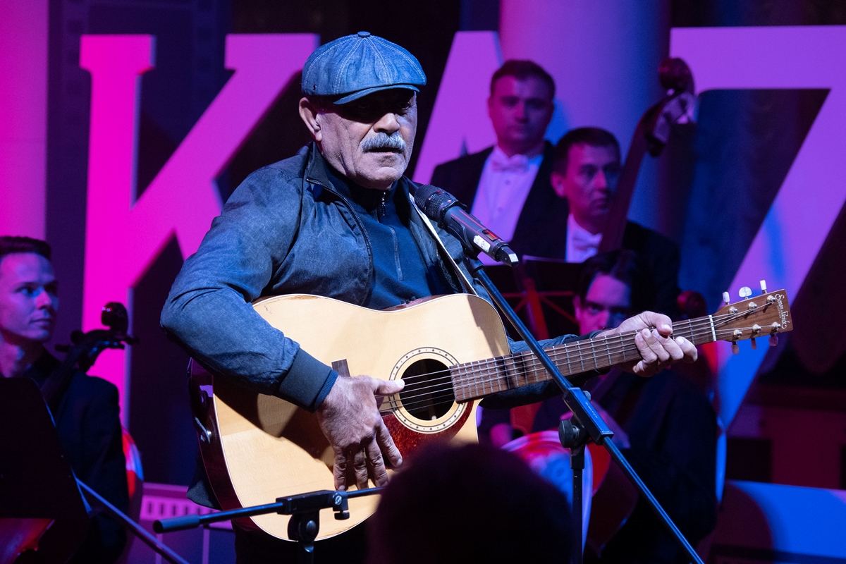 Азербайджанский актер и режиссер на красной дорожке Казанского кинофестиваля (ФОТО)