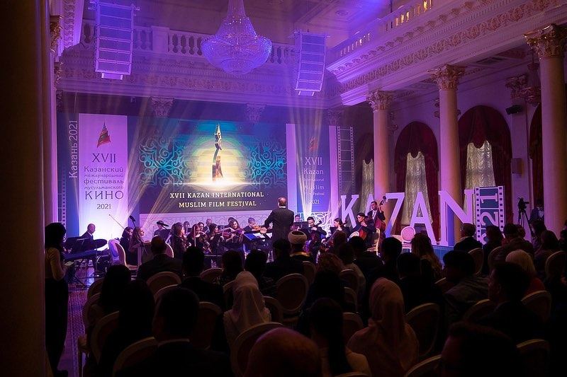 Азербайджанский актер и режиссер на красной дорожке Казанского кинофестиваля (ФОТО)