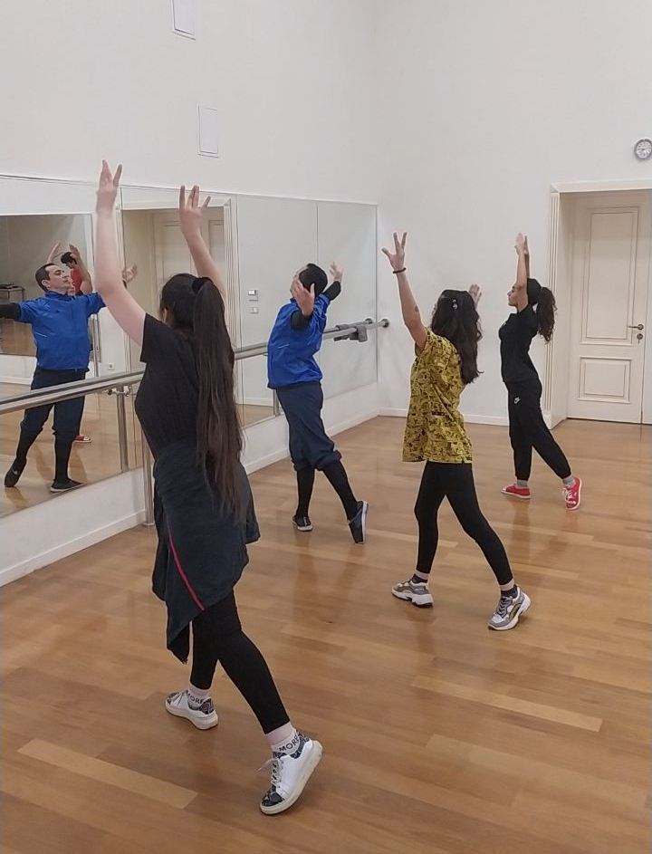 С любовью к искусству: "Инклюзивный театр" в Баку (ФОТО)