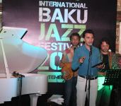 Девушка в джазе: турецкая певица Синем Исламоглу завораживает и манит в Баку (ВИДЕО/ФОТО)