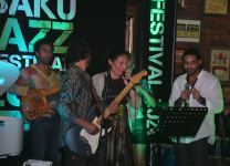 Девушка в джазе: турецкая певица Синем Исламоглу завораживает и манит в Баку (ВИДЕО/ФОТО)