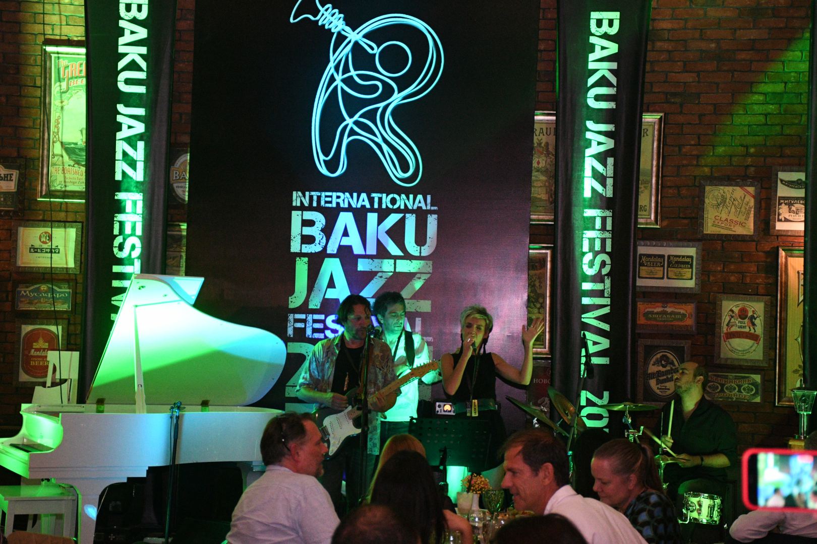 Яркое звучание, драйв и энергия – музыканты из Турции и Люксембурга исполняют джаз в Баку (ВИДЕО/ФОТО)