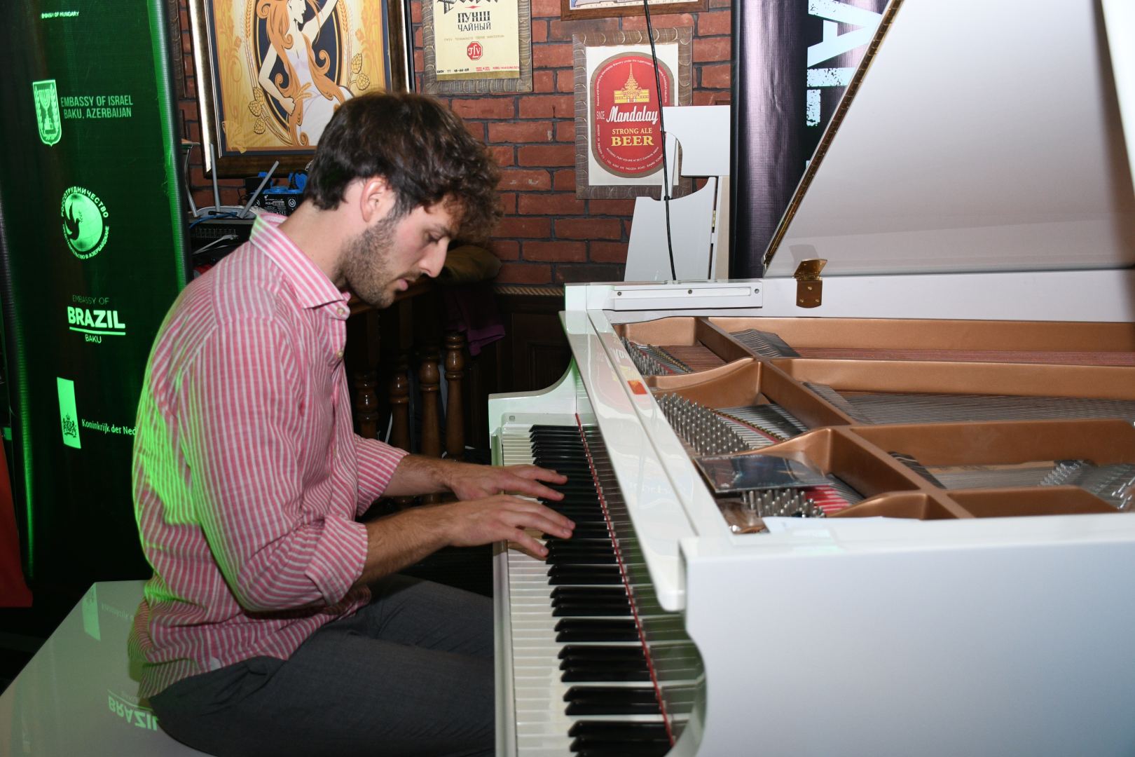 Яркое звучание, драйв и энергия – музыканты из Турции и Люксембурга исполняют джаз в Баку (ВИДЕО/ФОТО)