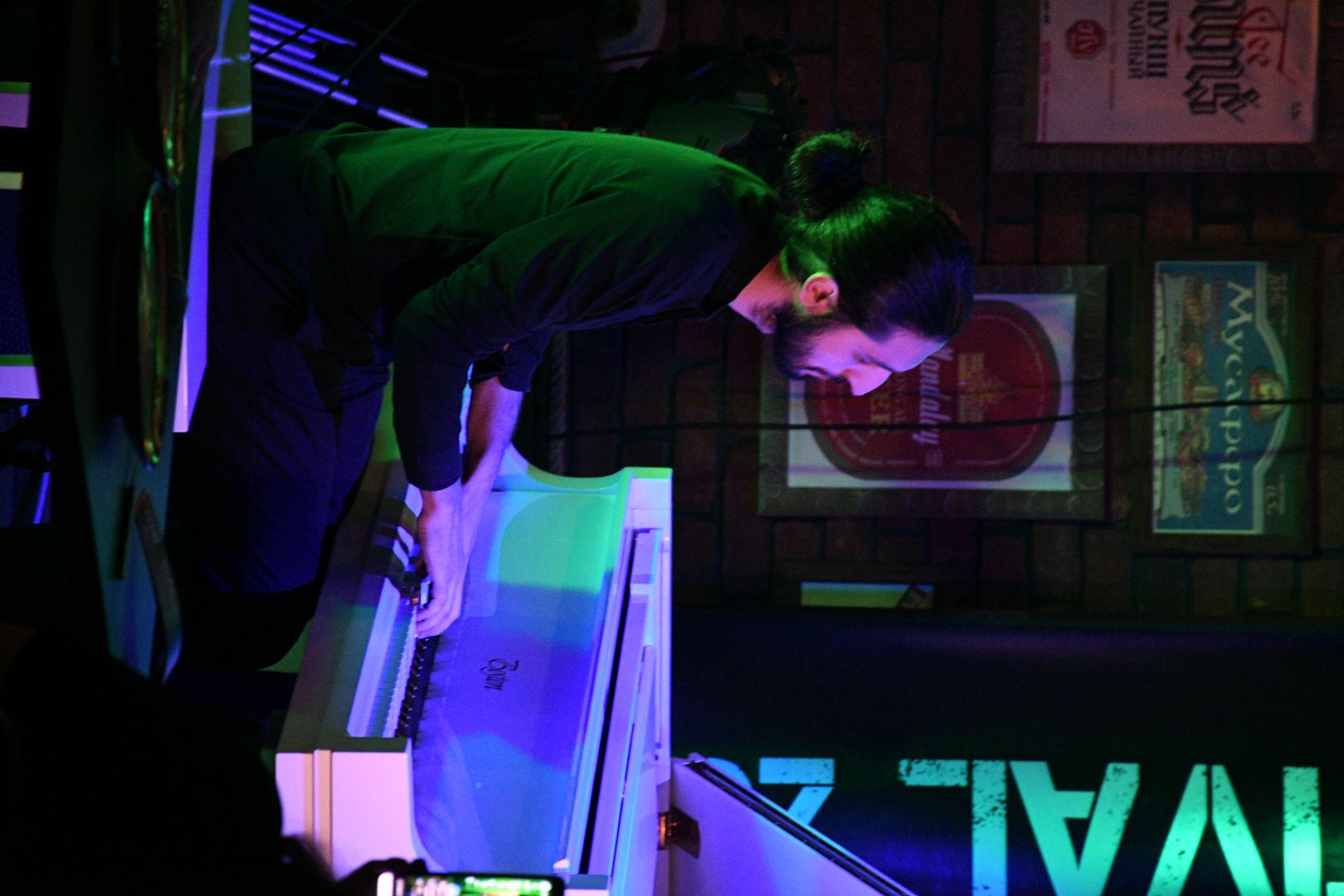 Исфар Сарабский за белым роялем – незабываемые мгновения Бакинского джаз-фестиваля (ФОТО/ВИДЕО)