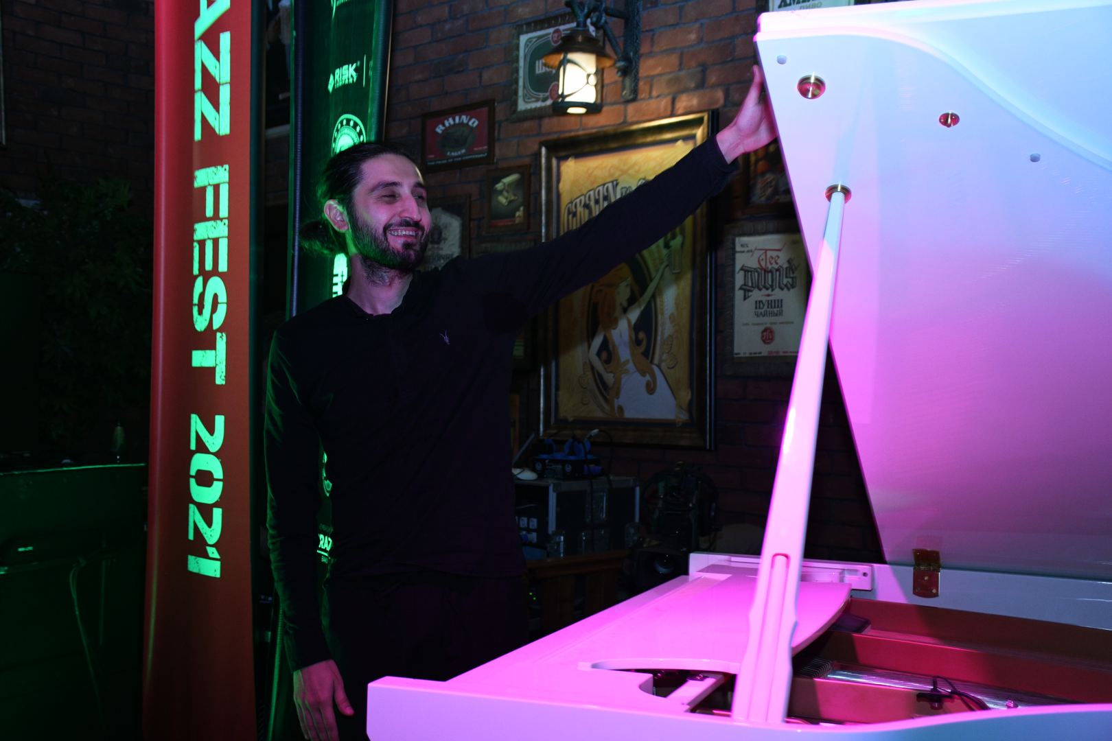 Исфар Сарабский за белым роялем – незабываемые мгновения Бакинского джаз-фестиваля (ФОТО/ВИДЕО)