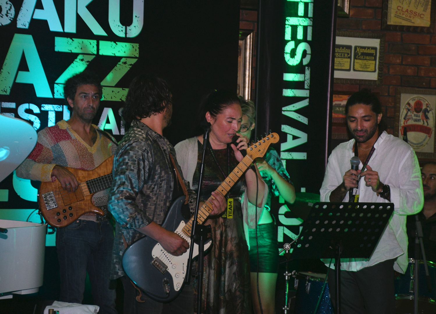 Девушка в джазе: турецкая певица Синем Исламоглу завораживает и манит в Баку (ВИДЕО/ФОТО)