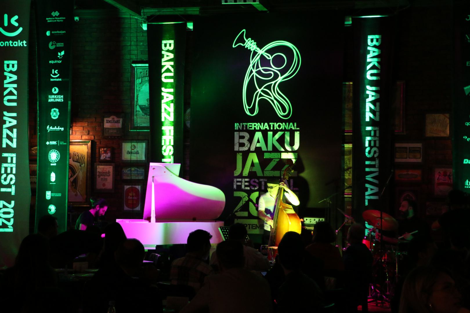 Массовый гипноз в Баку – это просто не поддается описанию словами… (ВИДЕО, ФОТО)