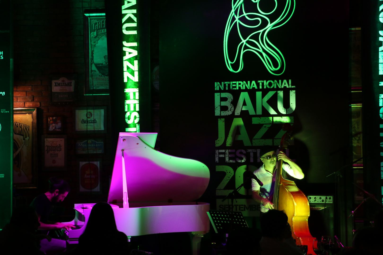 Массовый гипноз в Баку – это просто не поддается описанию словами… (ВИДЕО, ФОТО)