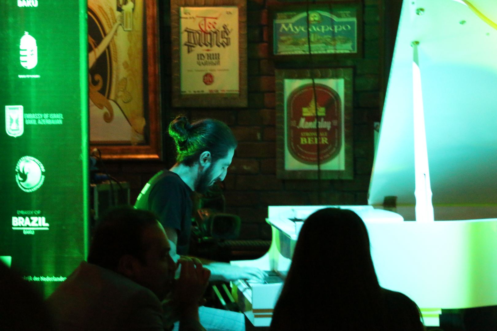 Массовый гипноз в Баку – это просто не поддается описанию словами… (ВИДЕО, ФОТО)