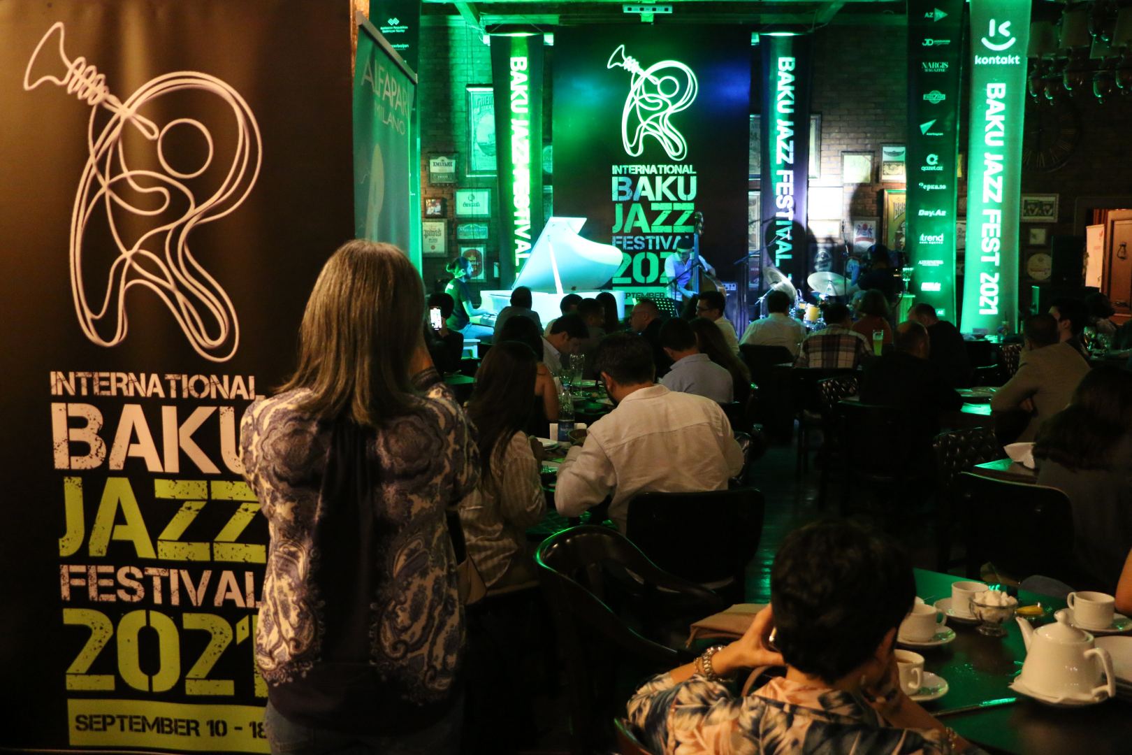 Массовый гипноз в Баку – это просто не поддается описанию словами… (ВИДЕО, ФОТО)