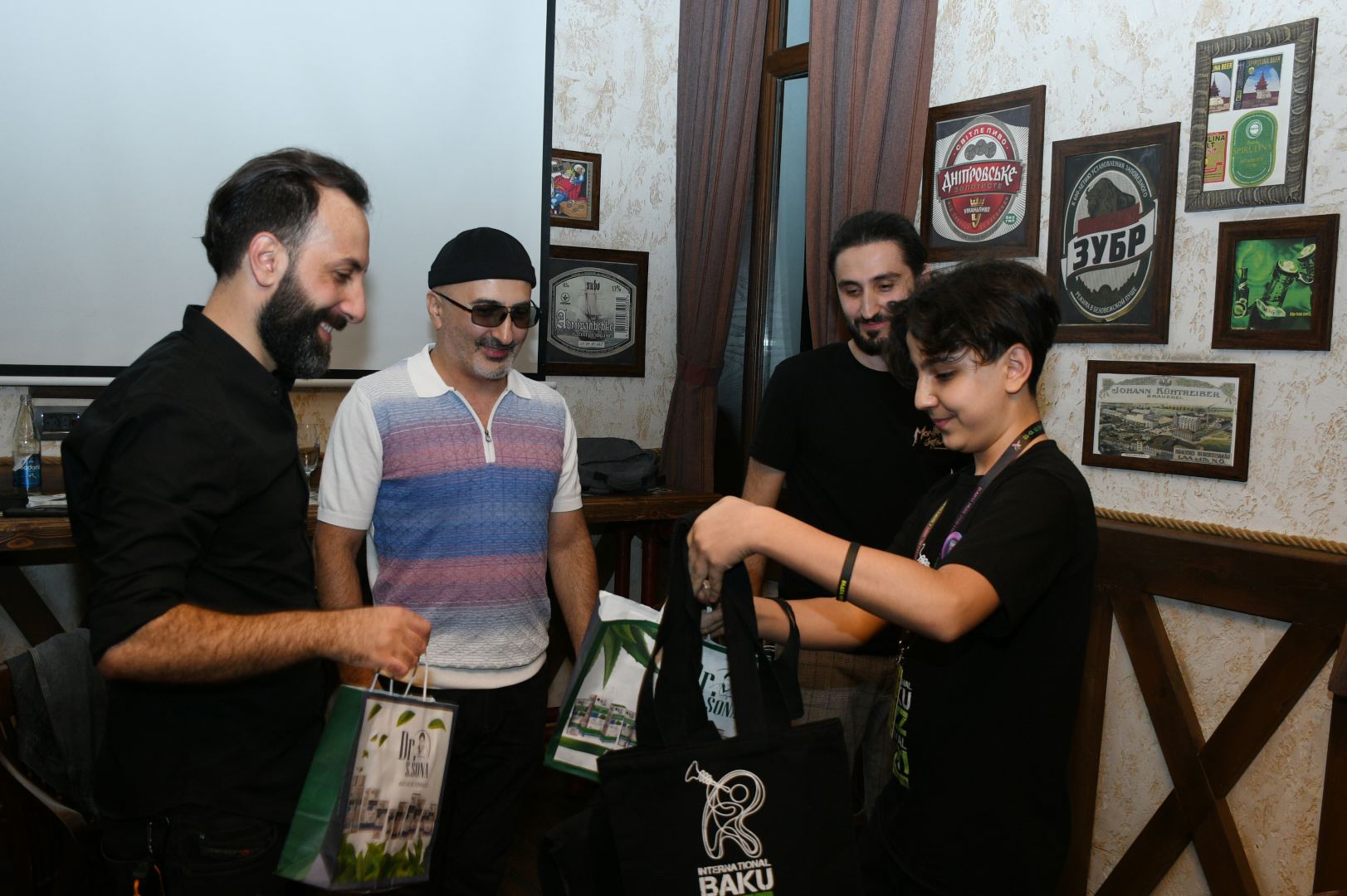 Массовый гипноз в Баку – это просто не поддается описанию словами… (ВИДЕО, ФОТО)