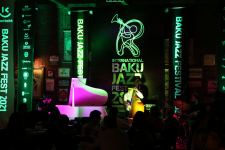 Массовый гипноз в Баку – это просто не поддается описанию словами… (ВИДЕО, ФОТО)