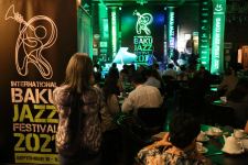 Массовый гипноз в Баку – это просто не поддается описанию словами… (ВИДЕО, ФОТО)