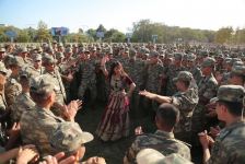 Популярные артисты поздравили азербайджанских курсантов (ФОТО)