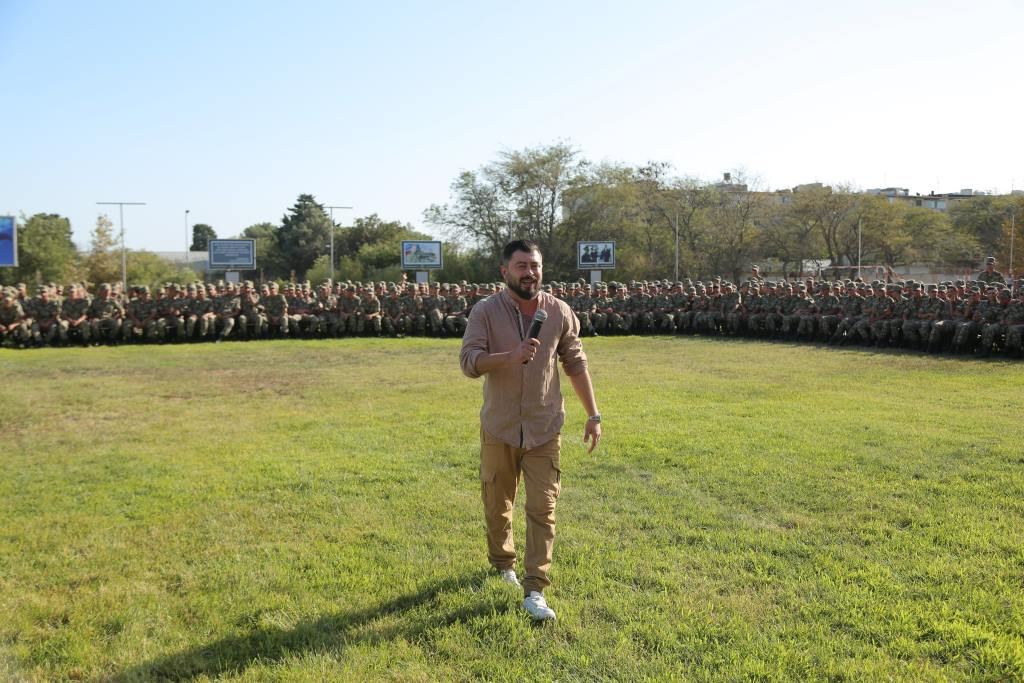 Популярные артисты поздравили азербайджанских курсантов (ФОТО)