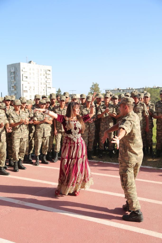 Популярные артисты поздравили азербайджанских курсантов (ФОТО)