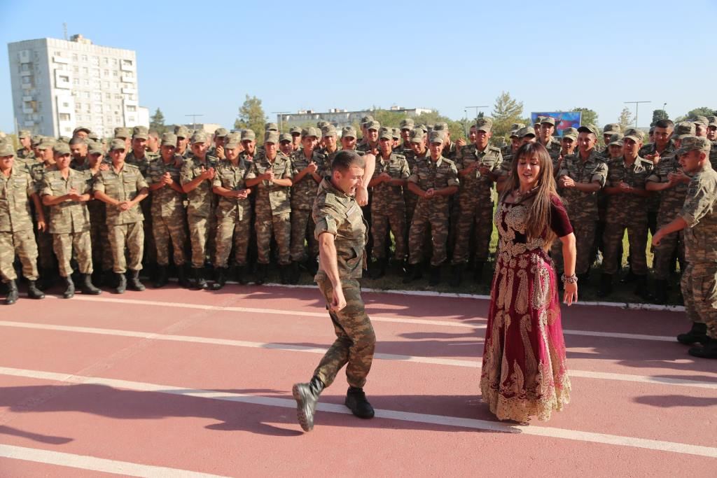Популярные артисты поздравили азербайджанских курсантов (ФОТО)