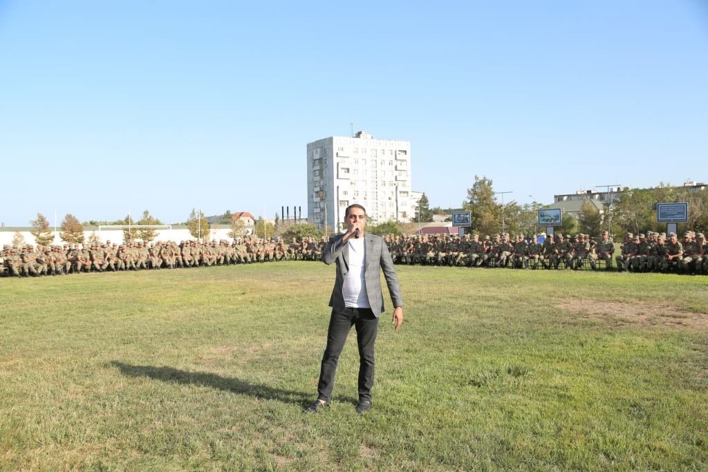 Популярные артисты поздравили азербайджанских курсантов (ФОТО)