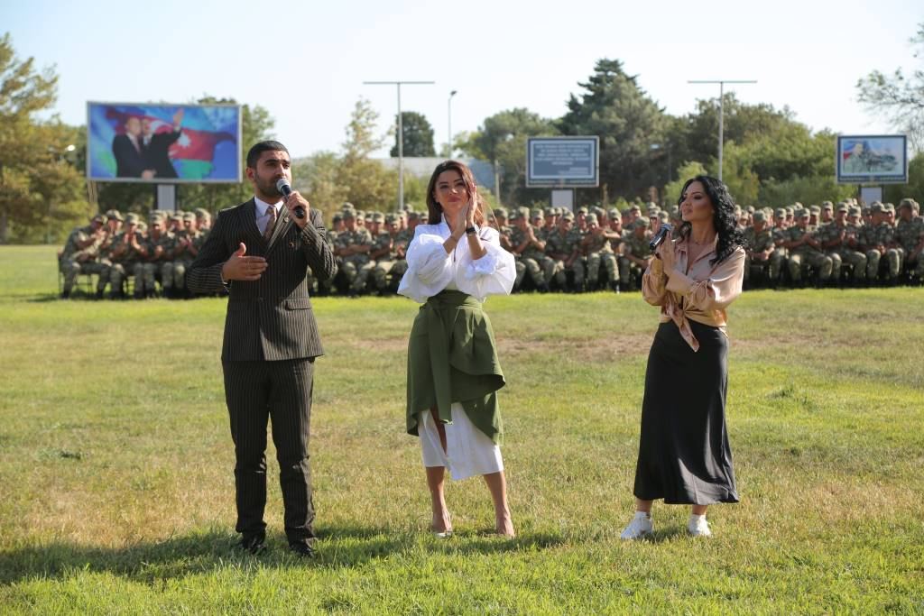 Популярные артисты поздравили азербайджанских курсантов (ФОТО)