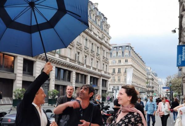 Азербайджанец дал карт-бланш французам, или Творческий порыв "в неположенных местах" Парижа (ФОТО)