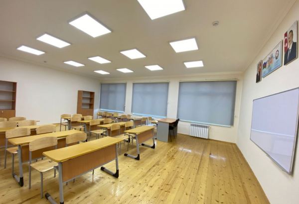 В Баку еще одна школа переведена на дистанционную форму обучения