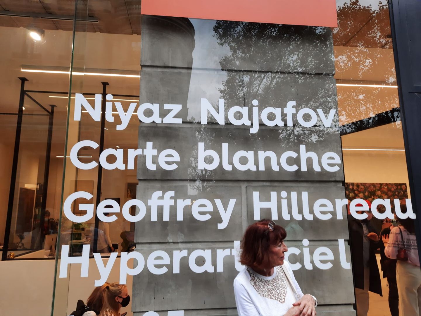 Азербайджанец дал карт-бланш французам, или Творческий порыв "в неположенных местах" Парижа (ФОТО)