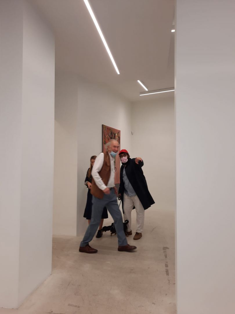 Азербайджанец дал карт-бланш французам, или Творческий порыв "в неположенных местах" Парижа (ФОТО)