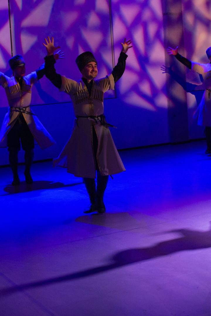 Увлекательное путешествие в мир национальной музыки и танцев на сцене YARAT (ФОТО)