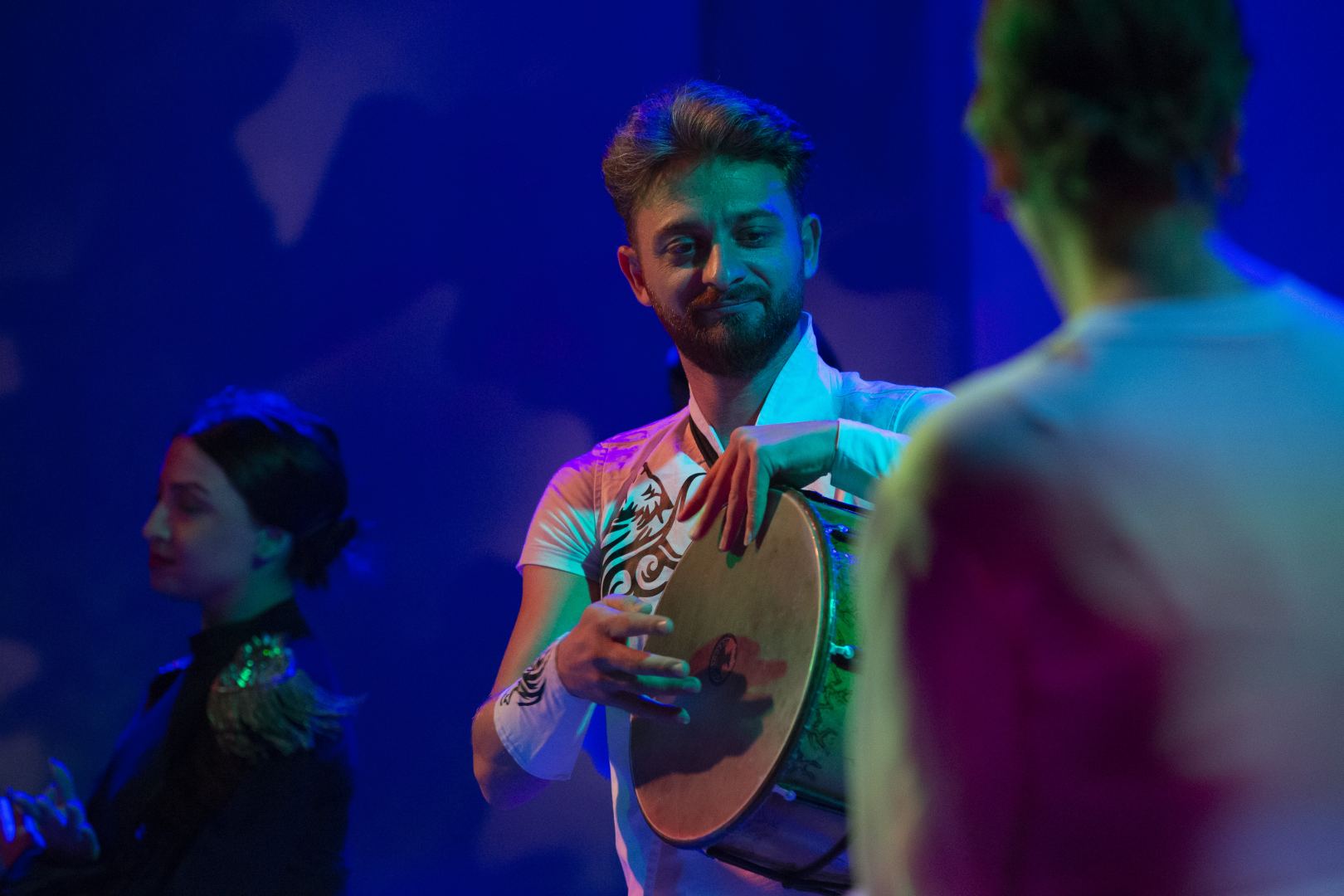 Увлекательное путешествие в мир национальной музыки и танцев на сцене YARAT (ФОТО)