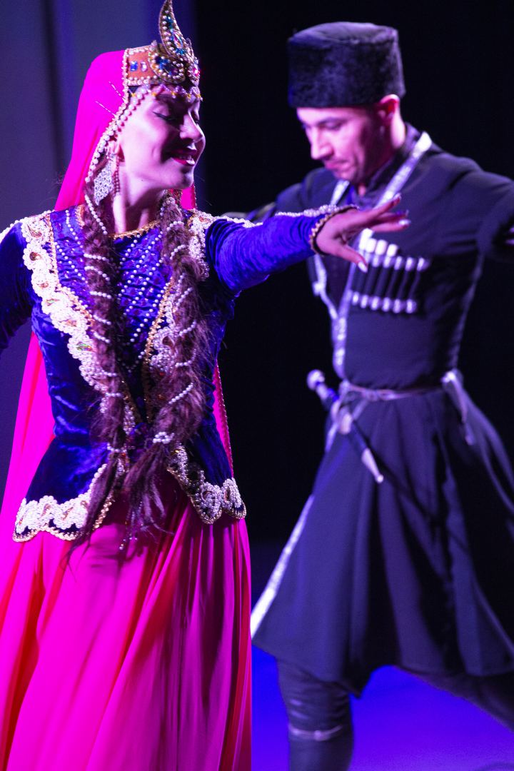 Увлекательное путешествие в мир национальной музыки и танцев на сцене YARAT (ФОТО)
