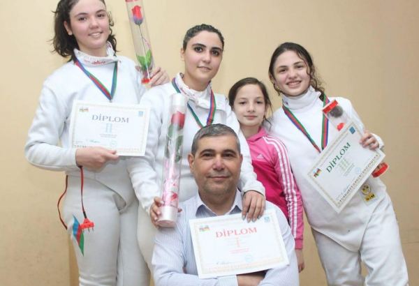 Азербайджанский Зорро и дочери-мушкетерши: Все началось с деревянного меча – интервью с Асафом Меликовым (ФОТО)