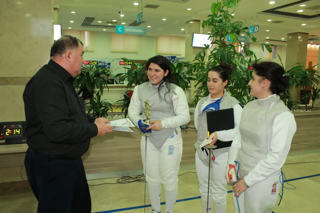 Азербайджанский Зорро и дочери-мушкетерши: Все началось с деревянного меча – интервью с Асафом Меликовым (ФОТО)