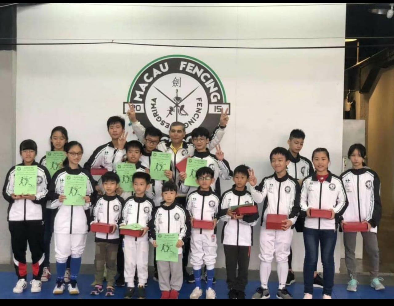 Азербайджанский Зорро и дочери-мушкетерши: Все началось с деревянного меча – интервью с Асафом Меликовым (ФОТО)