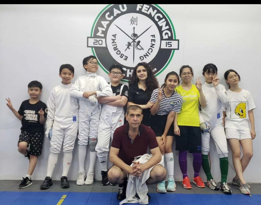 Азербайджанский Зорро и дочери-мушкетерши: Все началось с деревянного меча – интервью с Асафом Меликовым (ФОТО)