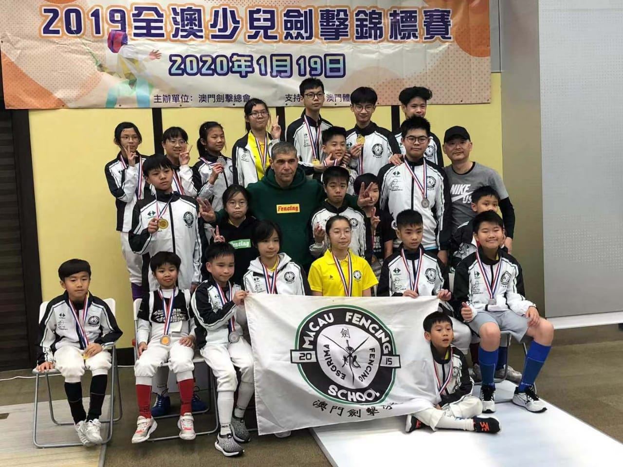 Азербайджанский Зорро и дочери-мушкетерши: Все началось с деревянного меча – интервью с Асафом Меликовым (ФОТО)