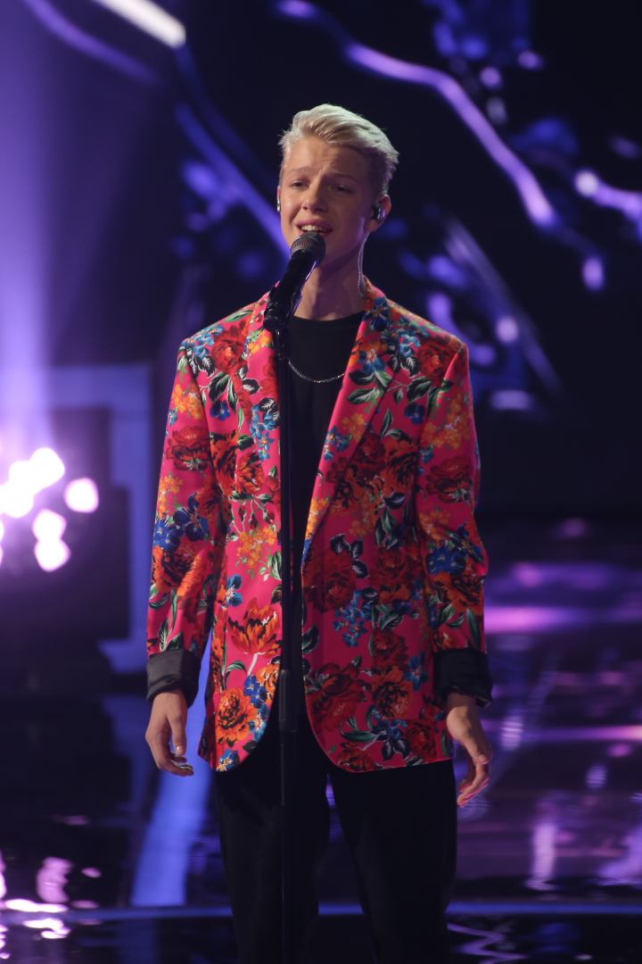 Азербайджанский исполнитель поддержал участницу российского телепроекта "Ты супер!" (ФОТО)