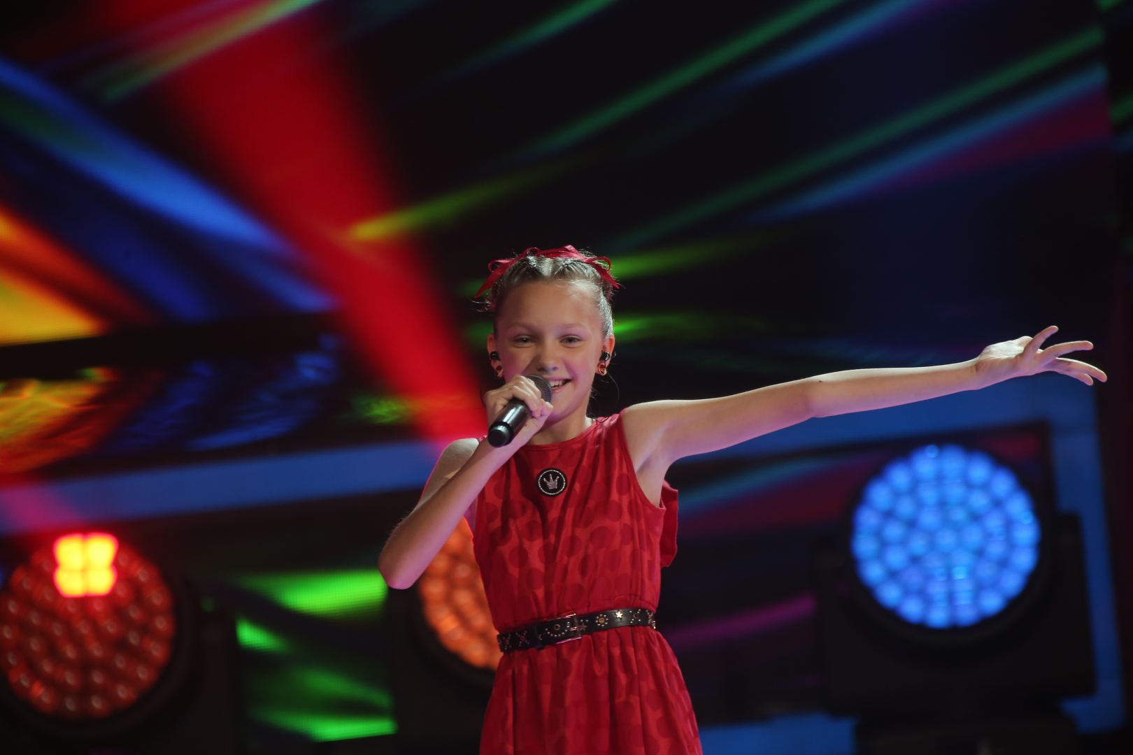 Азербайджанский исполнитель поддержал участницу российского телепроекта "Ты супер!" (ФОТО)