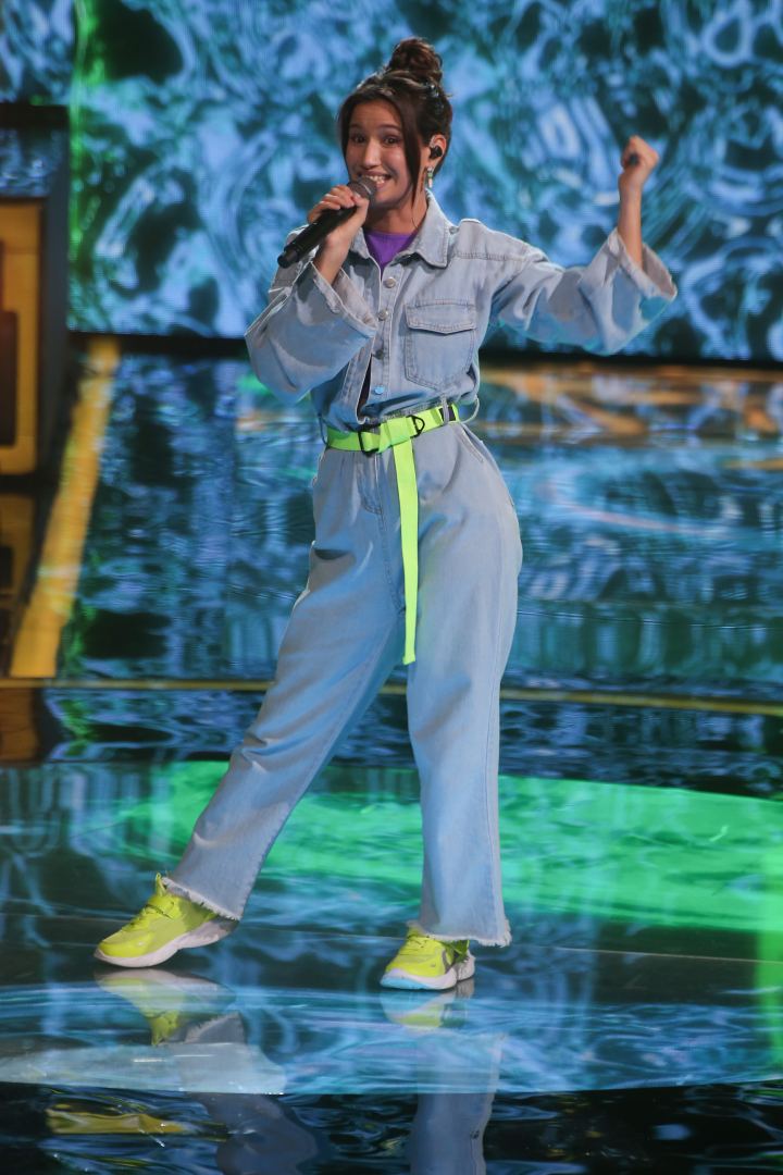 Азербайджанский исполнитель поддержал участницу российского телепроекта "Ты супер!" (ФОТО)