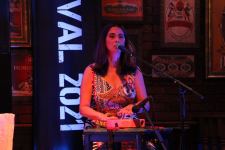 Одним вечером в Баку - противогаз, бабушка из Нидерландов и кафкианские сцены (ВИДЕО,ФОТО)