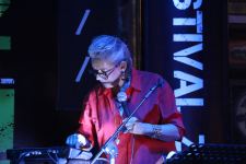 Одним вечером в Баку - противогаз, бабушка из Нидерландов и кафкианские сцены (ВИДЕО,ФОТО)