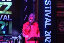 Одним вечером в Баку - противогаз, бабушка из Нидерландов и кафкианские сцены (ВИДЕО,ФОТО)